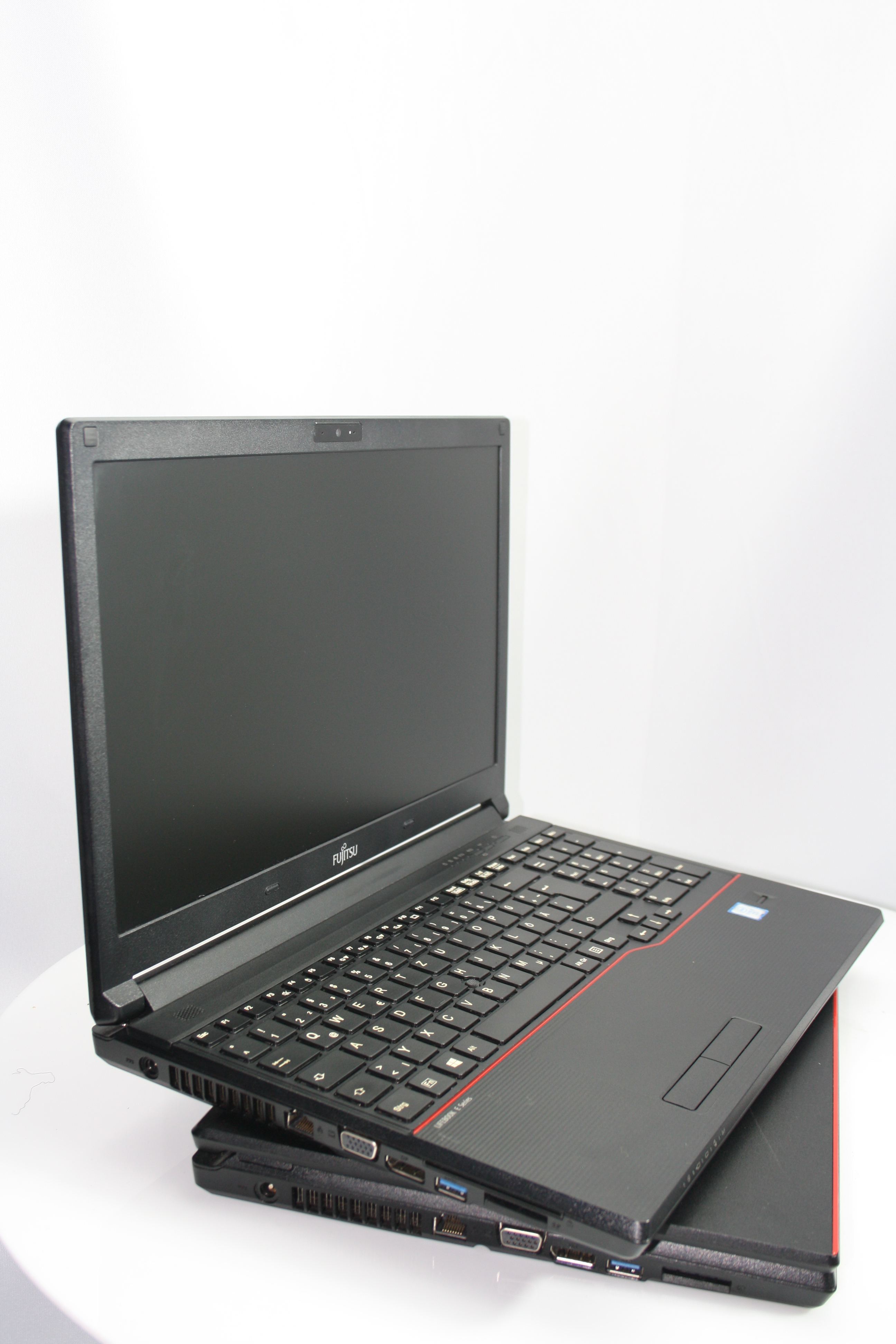 Fujitsu-Siemens LifeBook E556 Grade A 15.6