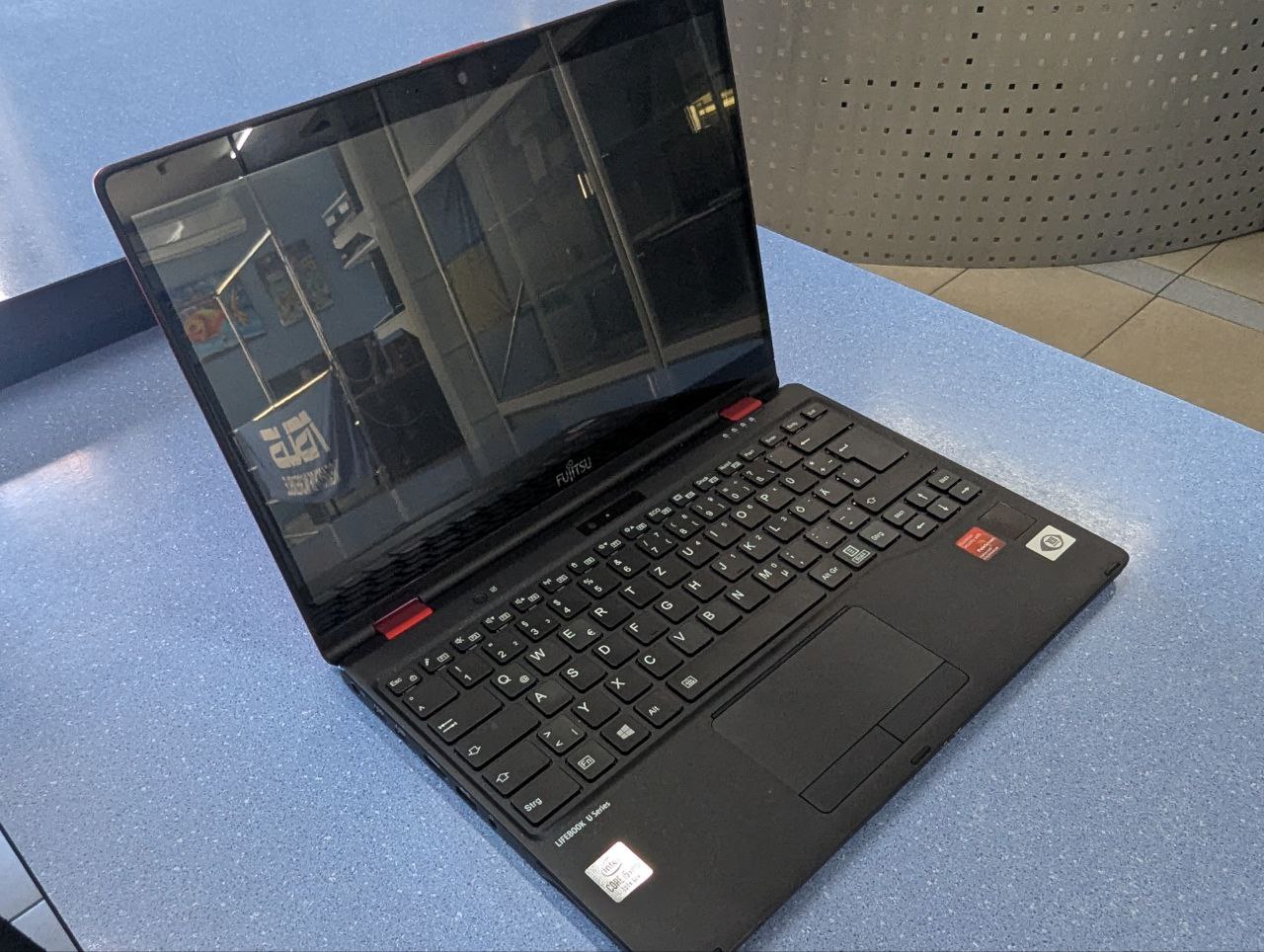 Fujitsu-Siemens LifeBook U9310 13.3